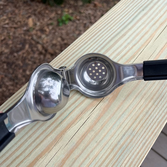 IKEA SYLVASS Lemon Squeezer - Durable Stainless Steel with Ergonomic Grip - Picture 8 of 14